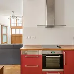 Suite Du Lion/Ac Historic Flat, Marais, 4-5 Guests